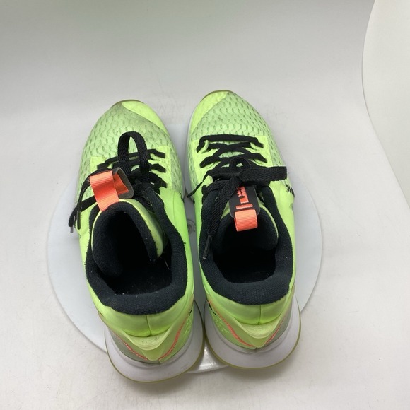 Athletic_Shoes